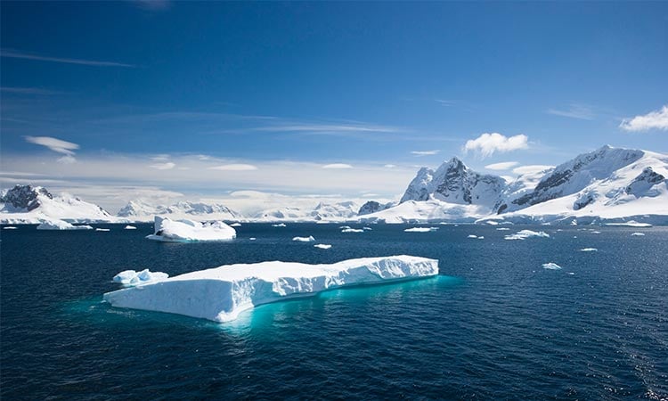 alt= a landscape shot of the arctic